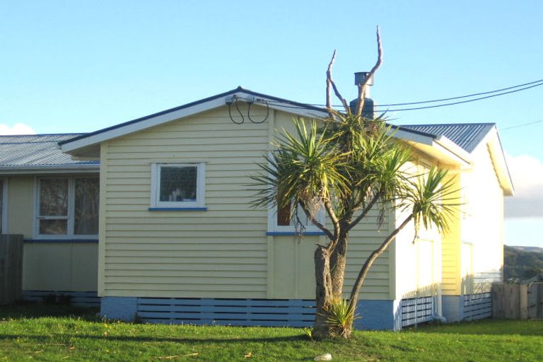 Photo of property in 16a-b Miranda Street, Cannons Creek, Porirua, 5024