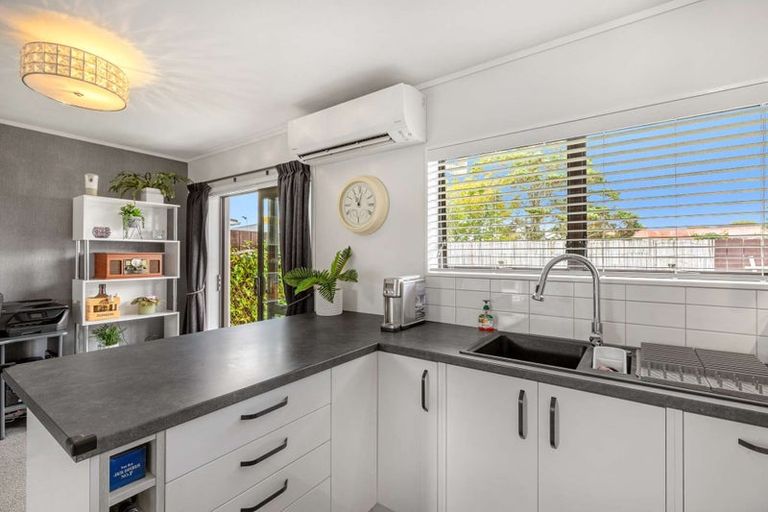 Photo of property in 2/99 Seddon Street, Pukekohe, 2120