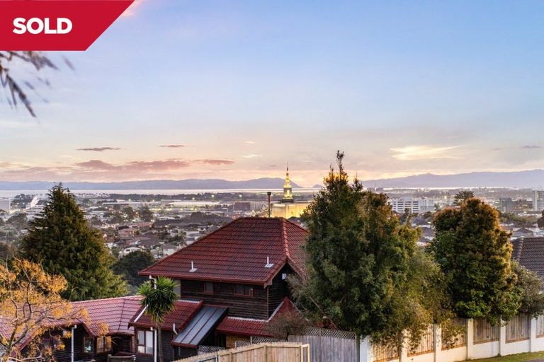 Photo of property in 20 Goodwood Drive, Goodwood Heights, Auckland, 2105