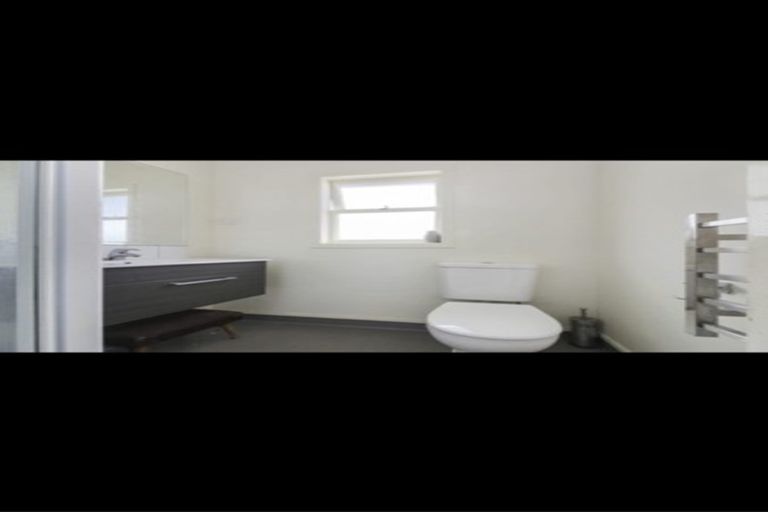 Photo of property in 15 Putini Road, Mangere Bridge, Auckland, 2022