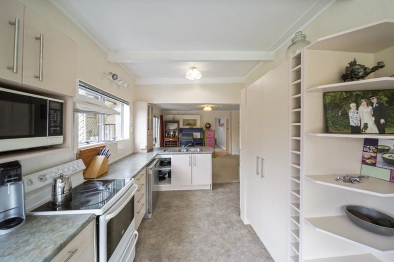 Photo of property in 43 Waihi Road, Hawera, 4610