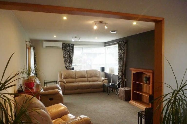 Photo of property in 2/20 Sawyers Arms Road, Northcote, Christchurch, 8052