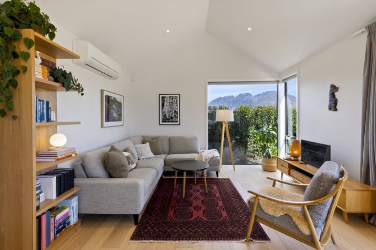 Photo of property in 7 Kotuku Lane, Jacks Point, Queenstown, 9371