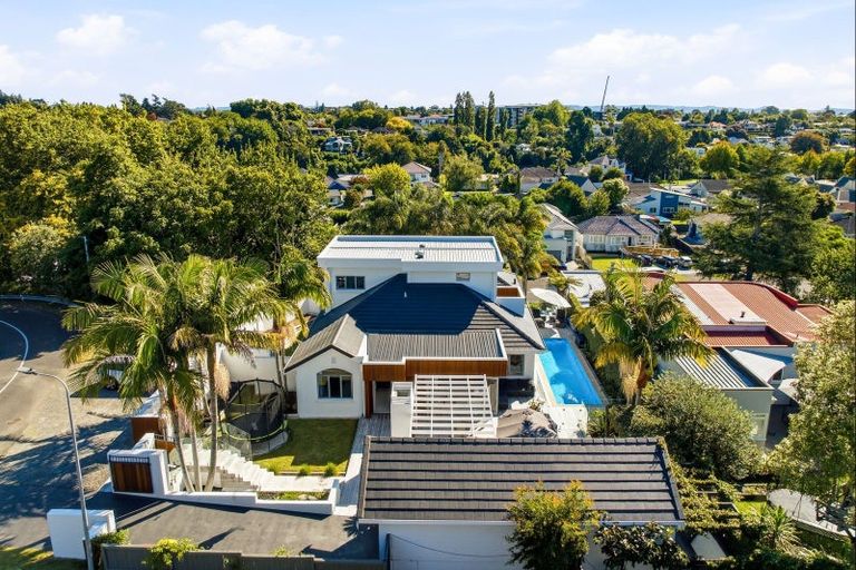 Photo of property in 1 Woodstock Road, Fairfield, Hamilton, 3214