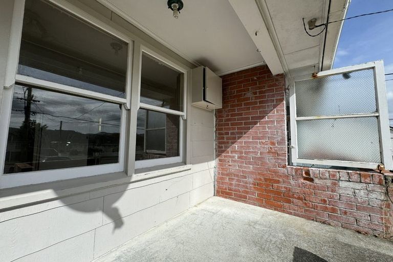 Photo of property in 82-88 Strand Crescent, Naenae, Lower Hutt, 5011