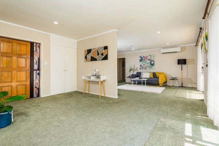 Photo of property in 2/40 Toroa Street, Torbay, Auckland, 0630
