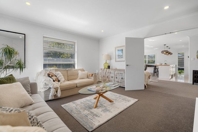 Photo of property in 33 Rainey Crescent, Papamoa Beach, Papamoa, 3118