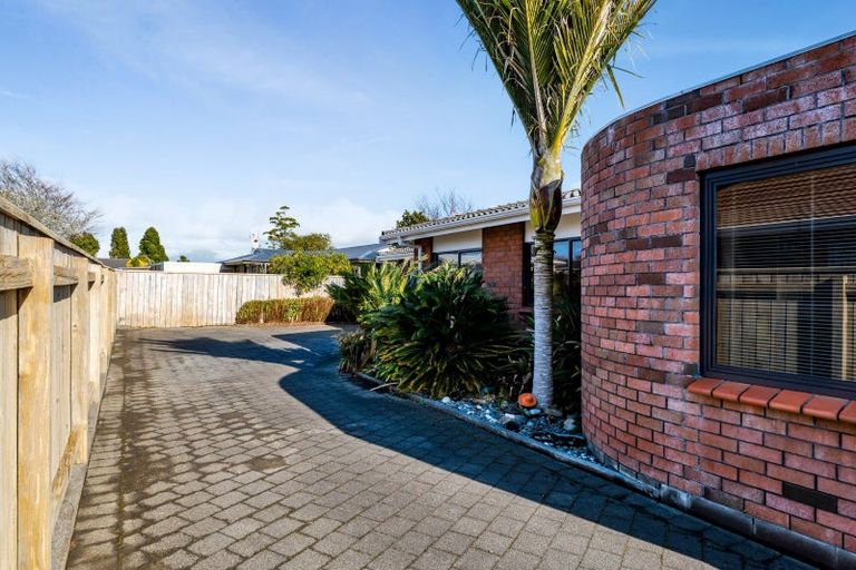Photo of property in 8 Argyle Place, Highlands Park, New Plymouth, 4312