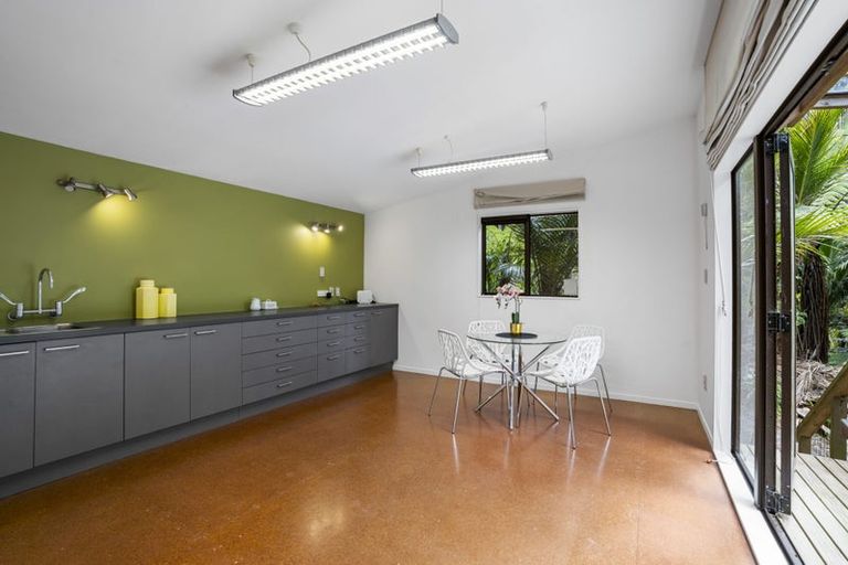 Photo of property in 40 Lone Kauri Road, Karekare, New Lynn, 0772