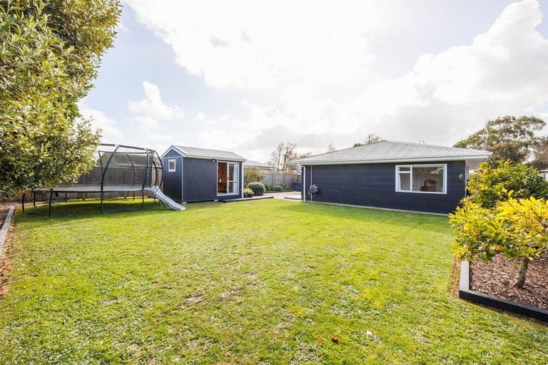 Photo of property in 4 Gladys Place, Kelvin Grove, Palmerston North, 4414