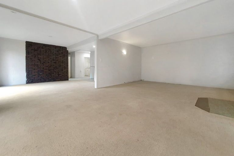 Photo of property in 130a Bruce Mclaren Road, Henderson, Auckland, 0612