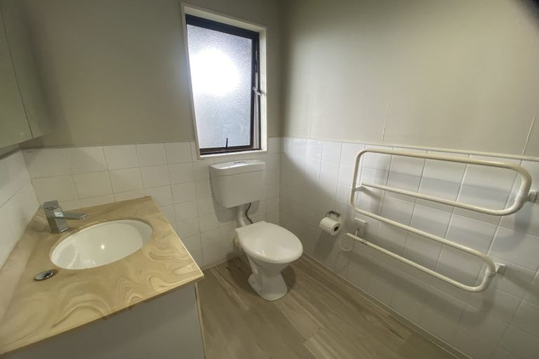 Photo of property in 5 Gregg Place, Sunnyvale, Auckland, 0612