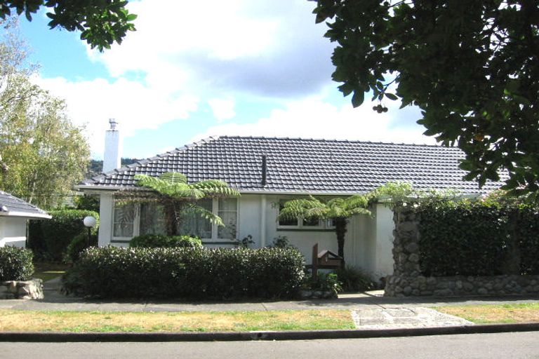 Photo of property in 1 Ross Grove, Trentham, Upper Hutt, 5018