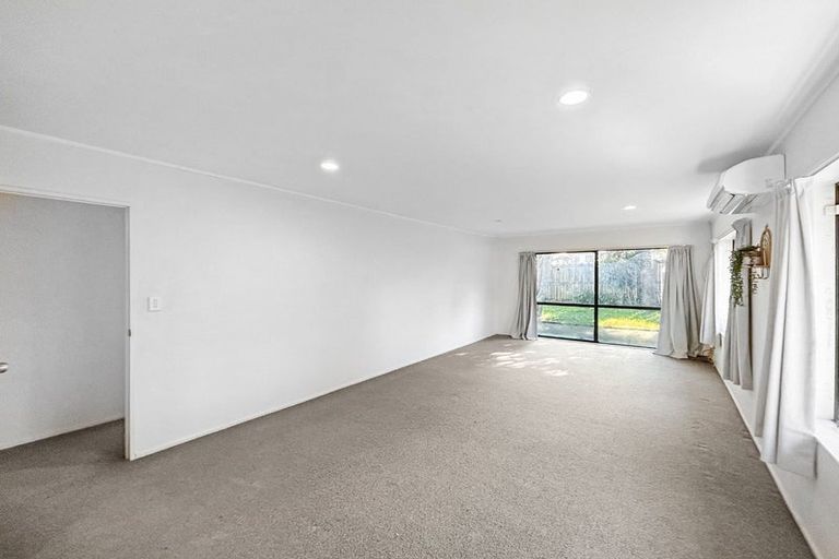 Photo of property in 1/5 Saint Leger Crescent, Huntington Park, Auckland, 2013