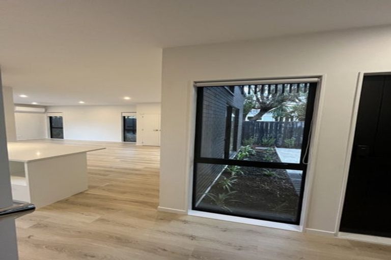 Photo of property in 9 Renata Crescent, Te Atatu Peninsula, Auckland, 0610