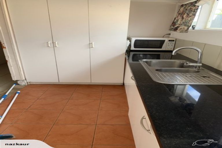 Photo of property in 1/66 Lynwood Road, New Lynn, Auckland, 0600