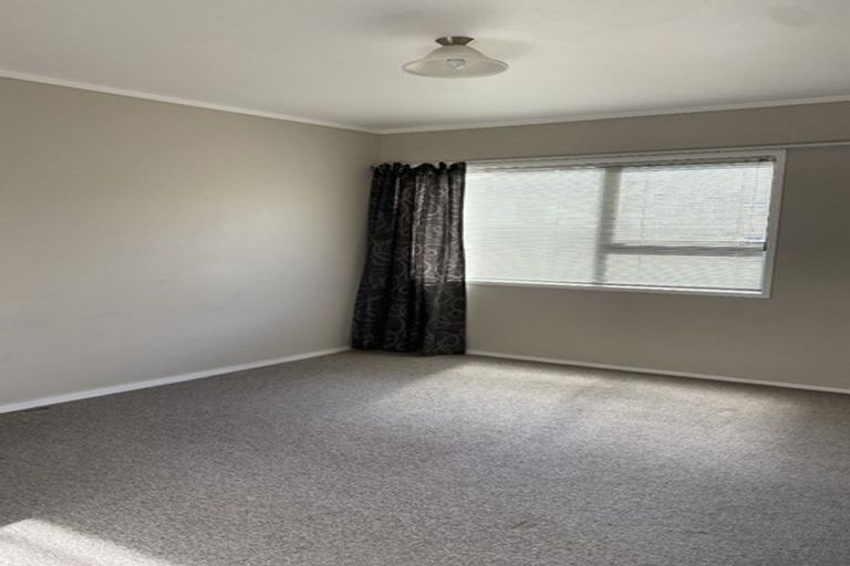 Photo of property in 2/86 Howe Street, Howick, Auckland, 2014