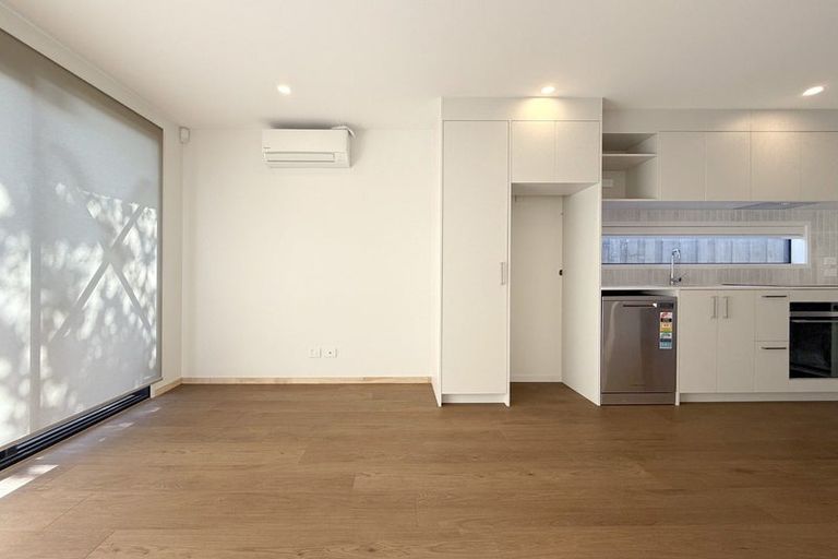 Photo of property in 2/51 Yeovil Road, Te Atatu Peninsula, Auckland, 0610