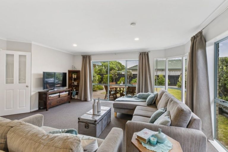 Photo of property in 122 Dalton Drive, Papamoa Beach, Papamoa, 3118