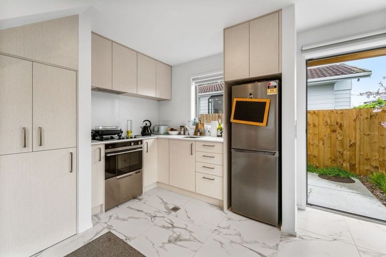 Photo of property in 11/8 Yeovil Road, Te Atatu Peninsula, Auckland, 0610