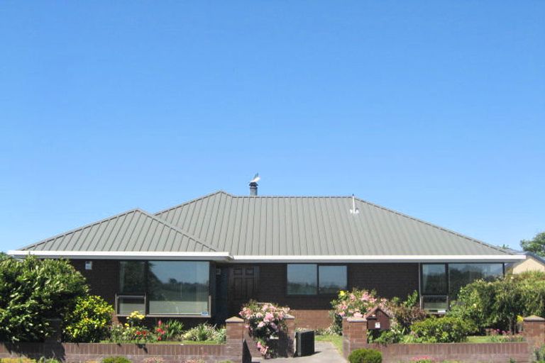 Photo of property in 11 Amdale Avenue, Broomfield, Christchurch, 8042