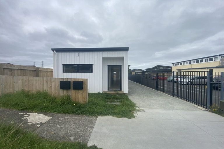 Photo of property in 63 Flanshaw Road, Te Atatu South, Auckland, 0610