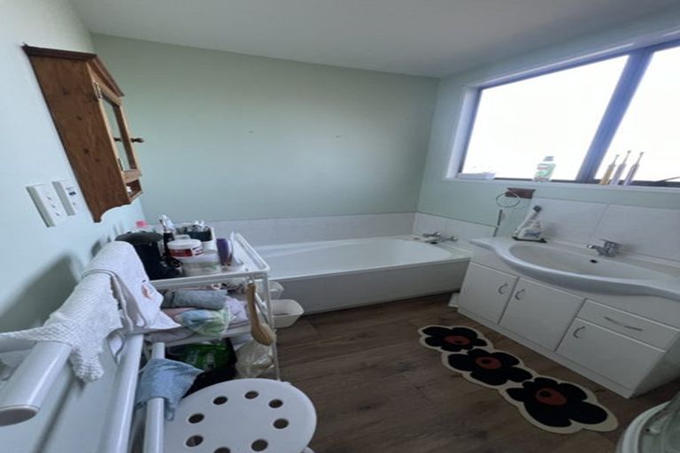 Photo of property in 2/7 Rhyl Place, Bryndwr, Christchurch, 8053