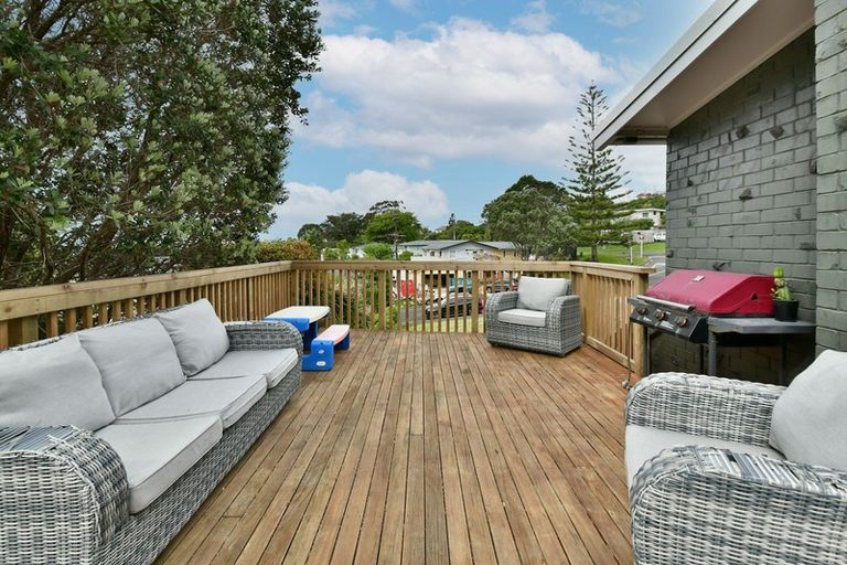 Photo of property in 6 Maori Hut Road, Red Beach, 0932