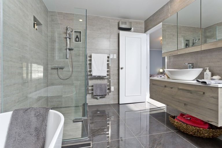 Photo of property in 1/42 Toroa Street, Torbay, Auckland, 0630