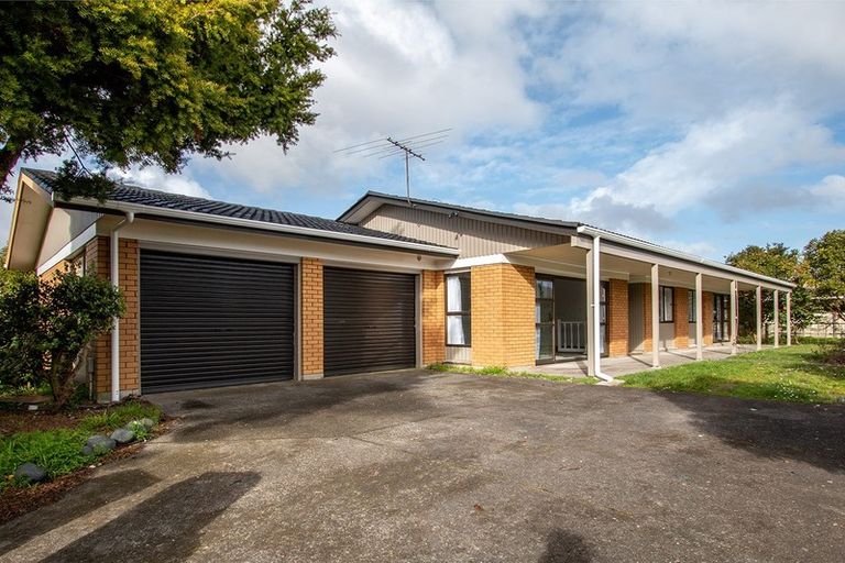 Photo of property in 17 Ti Nana Crescent, Henderson, Auckland, 0610