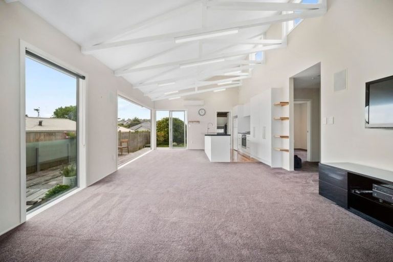 Photo of property in 208 Beach Haven Road, Beach Haven, Auckland, 0626