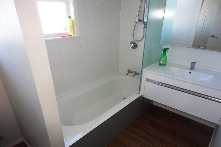 Photo of property in 27 Mcquarrie Avenue, Wattle Downs, Auckland, 2103