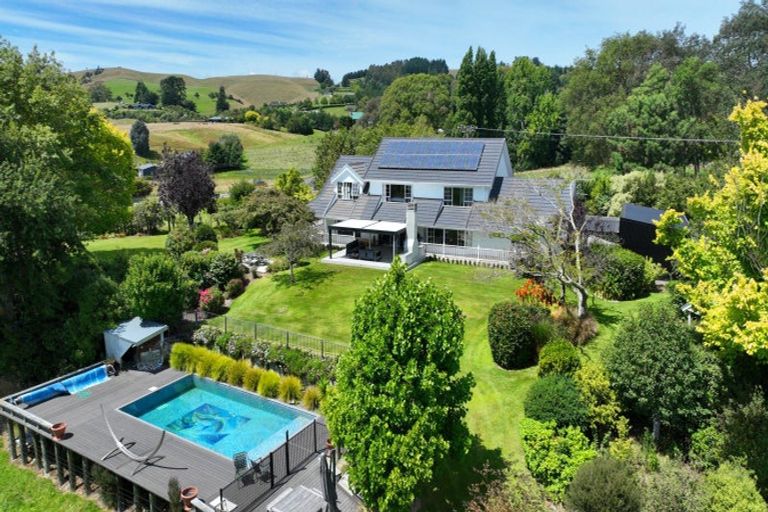 Photo of property in 2 Lees Pakaraka Road, Te Ore Ore, Masterton, 5886