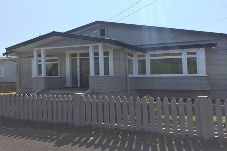 Photo of property in 6 Adam Street, Greenlane, Auckland, 1051