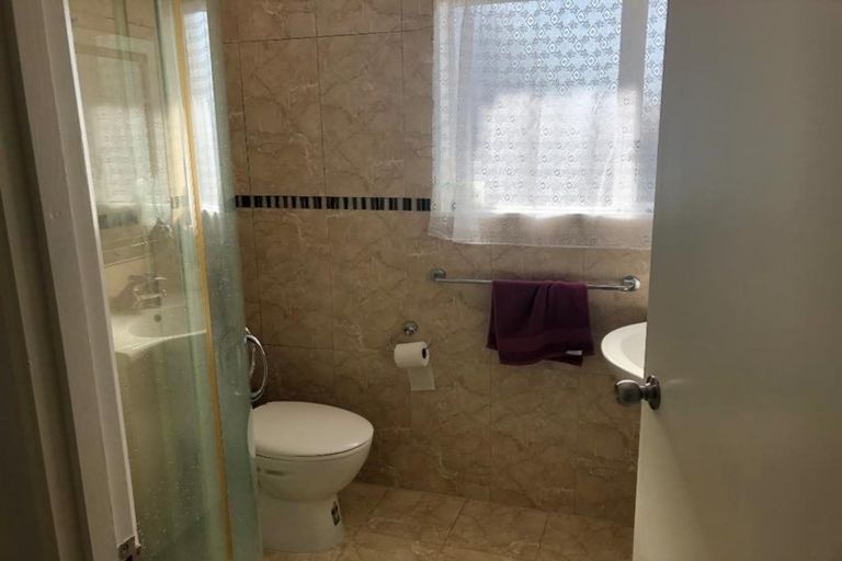 Photo of property in 21b Challen Close, Conifer Grove, Takanini, 2112