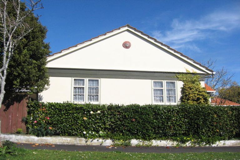 Photo of property in 2 Cornwall Street, Brooklands, New Plymouth, 4310