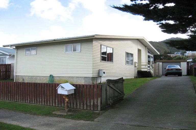 Photo of property in 303 Wellington Road, Wainuiomata, Lower Hutt, 5014