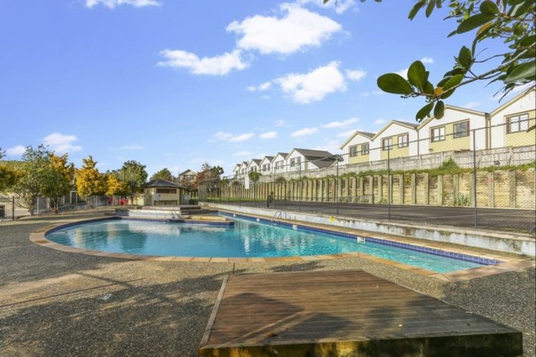 Photo of property in 27/11 The Avenue, Albany, Auckland, 0632