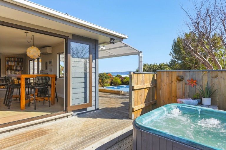 Photo of property in 42 Hicks Crescent, Waikanae Beach, Waikanae, 5036