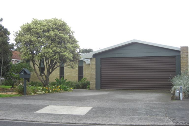 Photo of property in 10 Russell Drive, Oakura, 4314