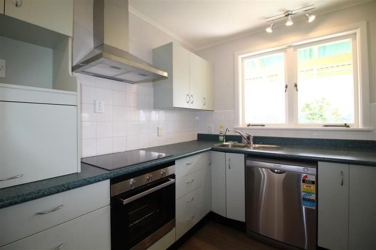 Photo of property in 21 Phillip Avenue, Glen Eden, Auckland, 0602