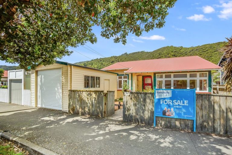 Photo of property in 23 Tuatoru Street, Eastbourne, Lower Hutt, 5013