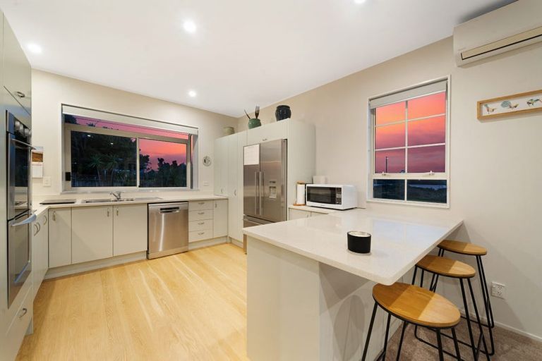 Photo of property in 50 Settlers Grove, Orewa, 0931