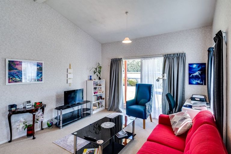 Photo of property in 2/80 Guppy Road, Greenmeadows, Napier, 4112