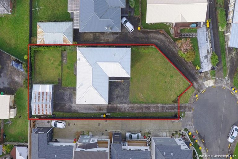 Photo of property in 12 Adriatic Avenue, Henderson, Auckland, 0612