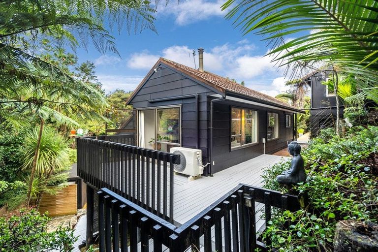 Photo of property in 2/33 Sapphire Place, Bayview, Auckland, 0629