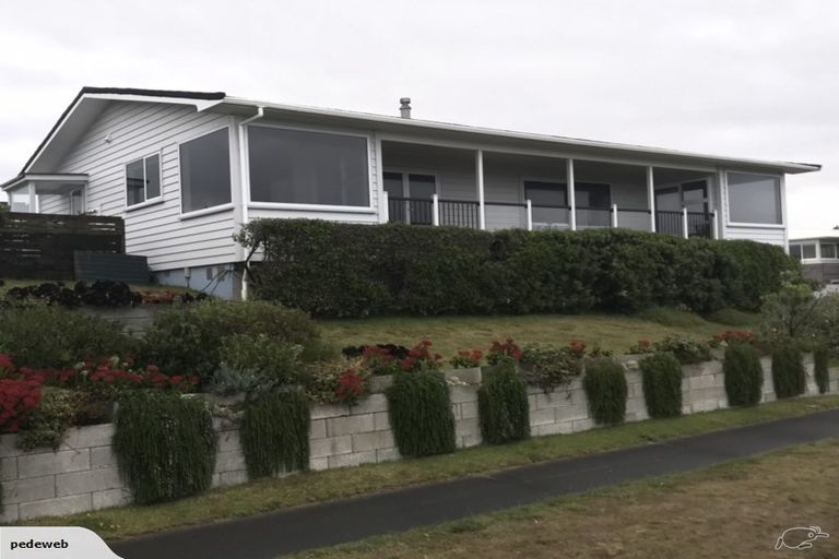 Photo of property in 14 Oratia Street, Waikanae Beach, Waikanae, 5036