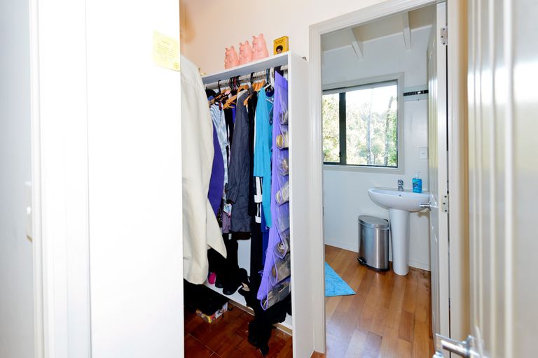 Photo of property in 166 Opanuku Road, Henderson Valley, Auckland, 0612