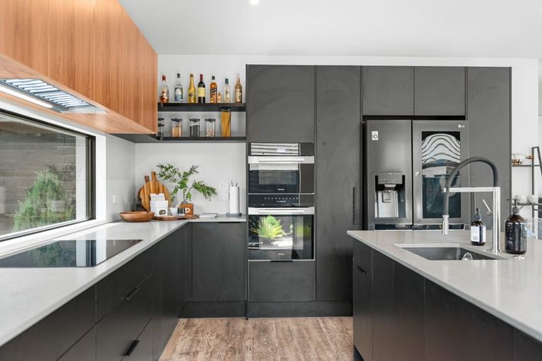 Photo of property in 6 Fairbairn Close, Halswell, Christchurch, 8025