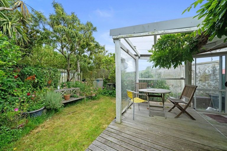 Photo of property in 16 Boyd Terrace, Newtown, Wellington, 6021
